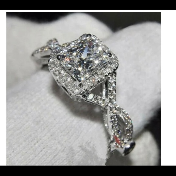 Engagement Ring - Picture 1 of 1